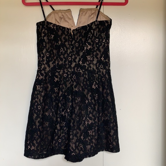 🔥J.O.A. Los Angeles Strapless Lace Romper - Picture 4 of 7